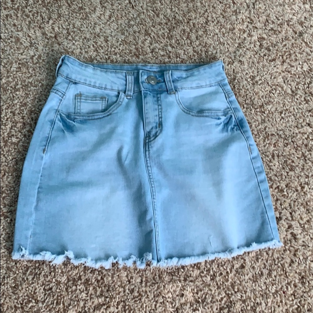 I’m selling a denim skirt from Rue 21